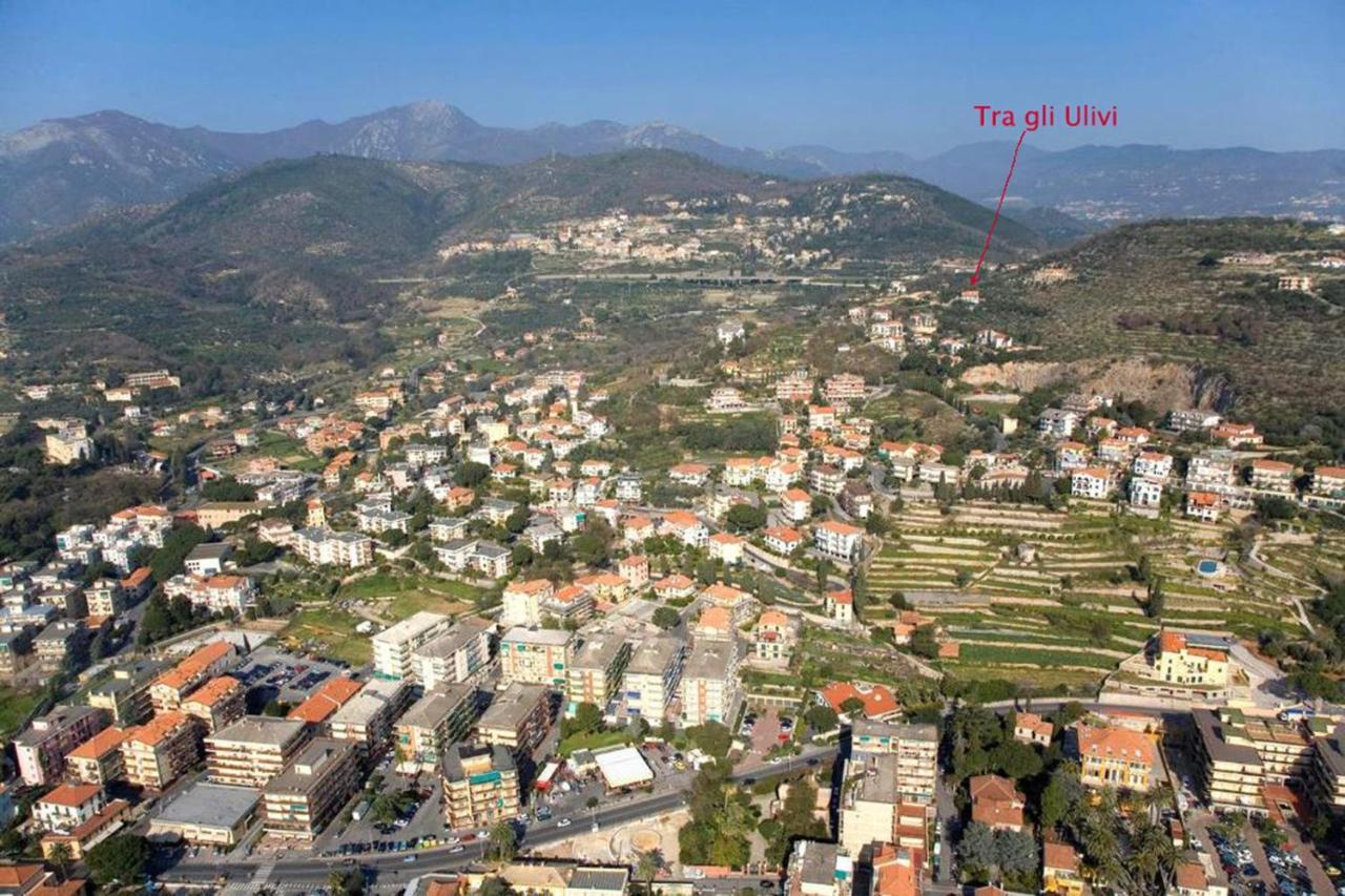 Tra Gli Ulivi Bed and Breakfast Pietra Ligure Exteriör bild