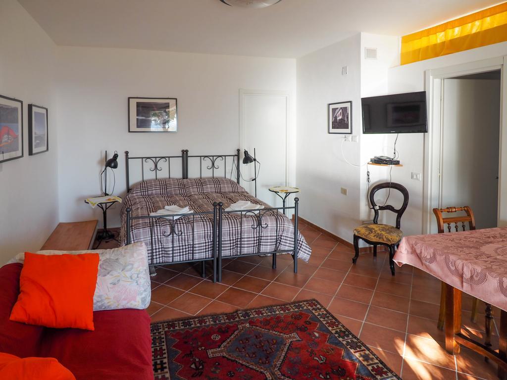 Tra Gli Ulivi Bed and Breakfast Pietra Ligure Exteriör bild