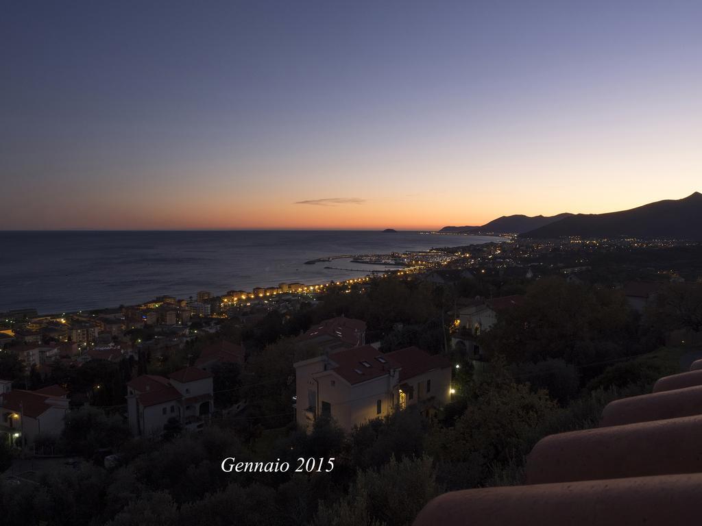 Tra Gli Ulivi Bed and Breakfast Pietra Ligure Exteriör bild