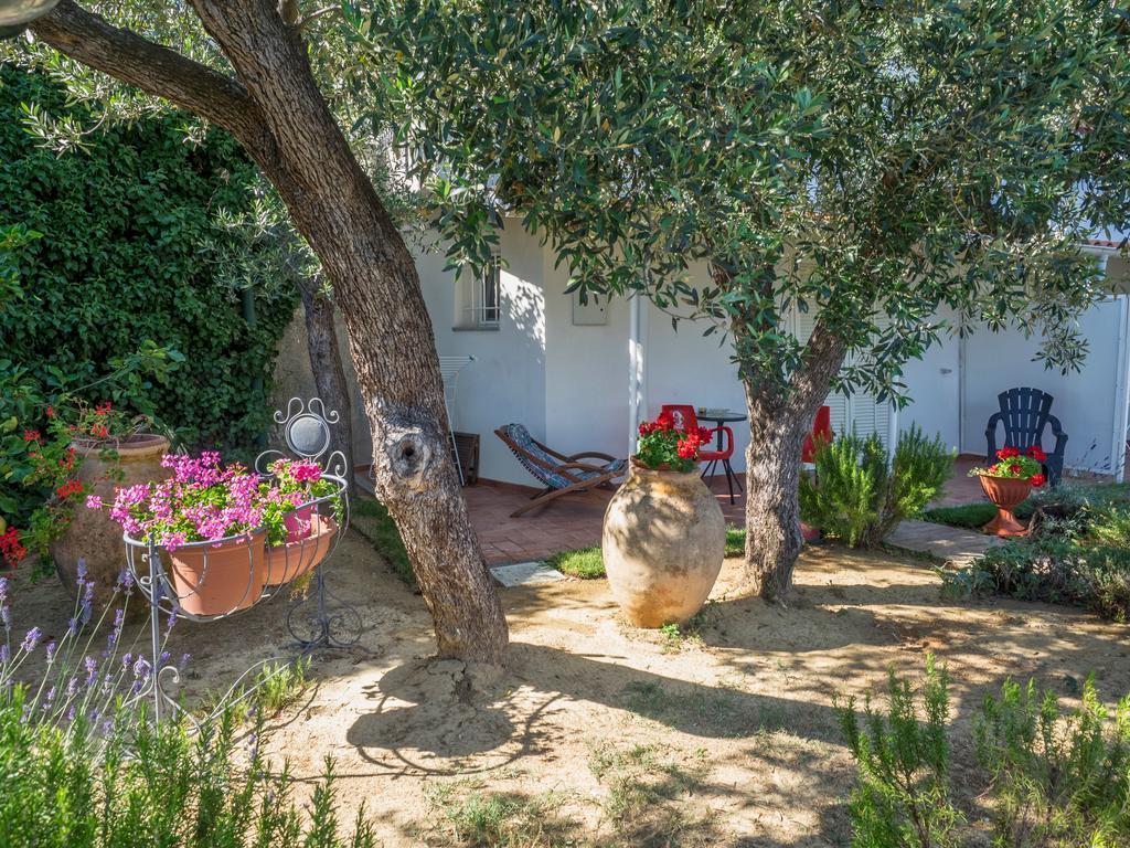 Tra Gli Ulivi Bed and Breakfast Pietra Ligure Exteriör bild